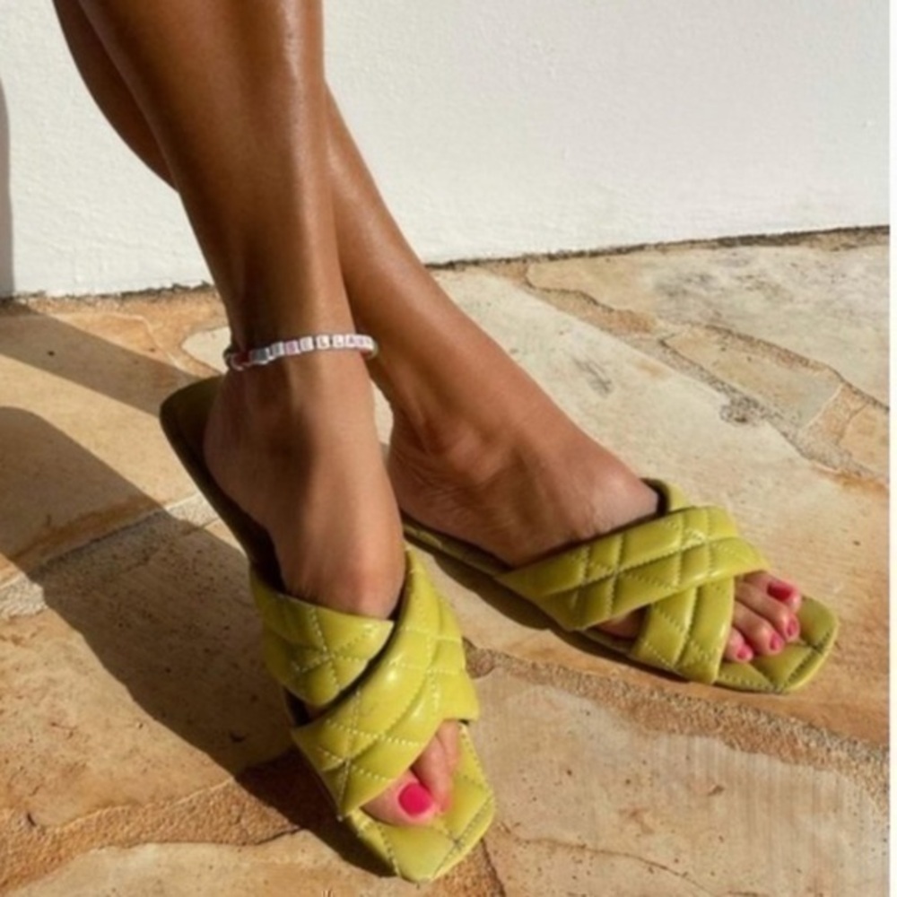 Zara BLOGGERS FAVORITE Lime Green Quilted Flat Sandals